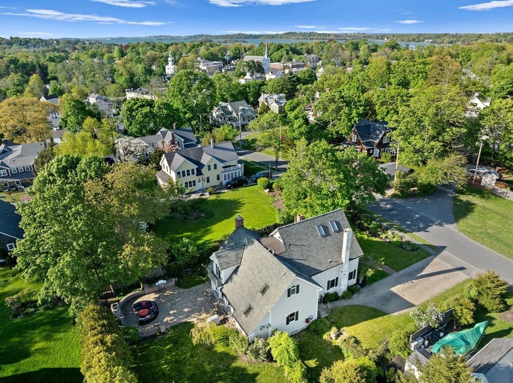 47 Lafayette Ave, Hingham MA 02043-2430 exterior