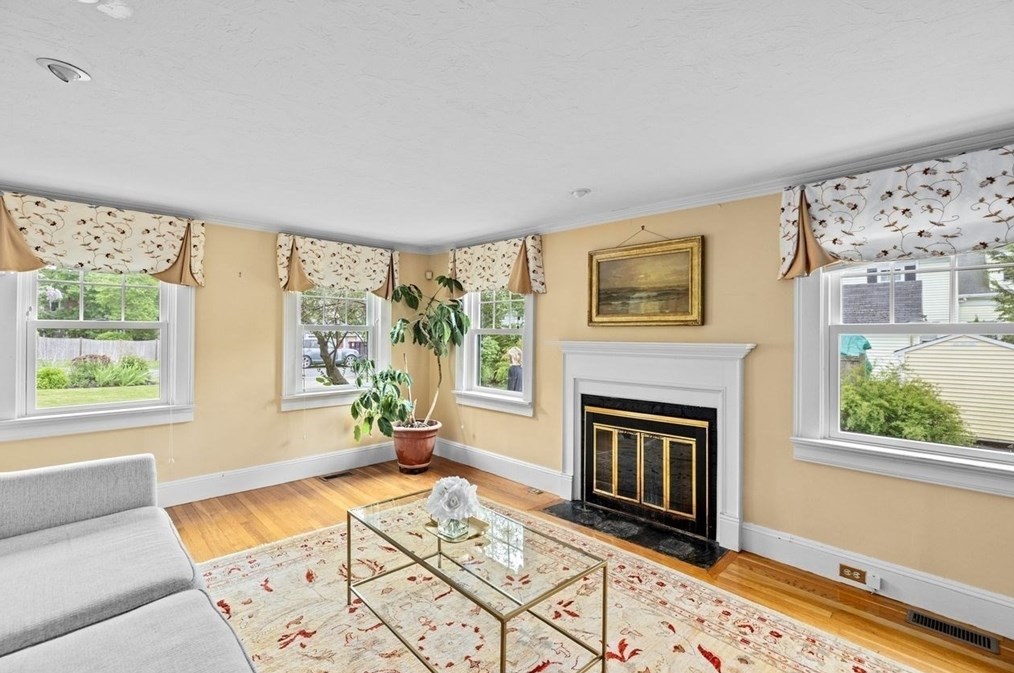 47 Lafayette Ave, Hingham MA 02043-2430 exterior