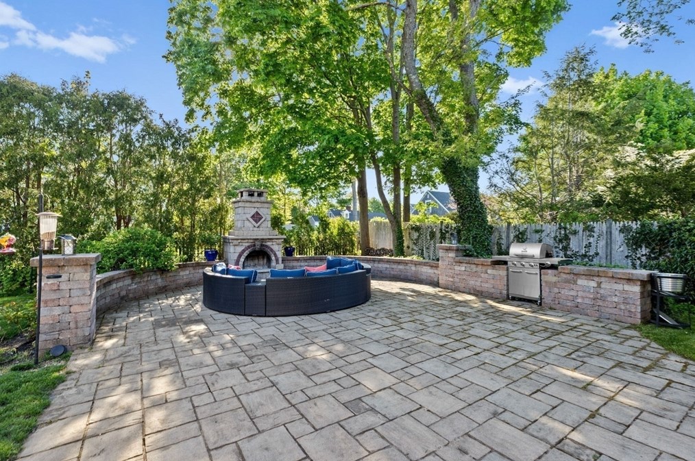 47 Lafayette Ave, Hingham MA 02043-2430 exterior