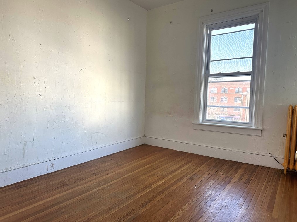 33 Russell St, Worcester MA  01609-1841 exterior