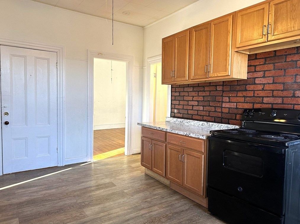 33 Russell St, Worcester MA  01609-1841 exterior