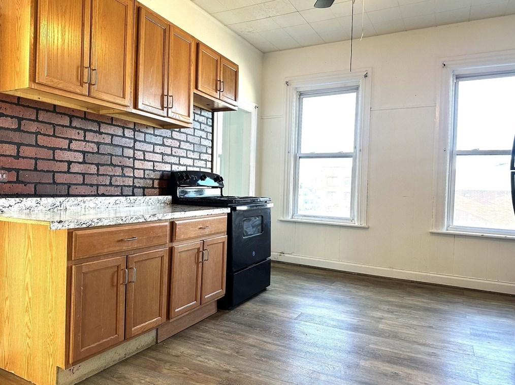 33 Russell St, Worcester MA  01609-1841 exterior