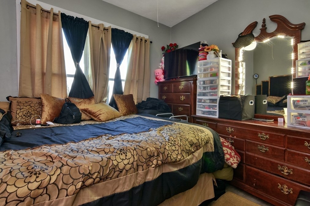 113 Marlborough St, Chelsea MA  02150-3303 exterior