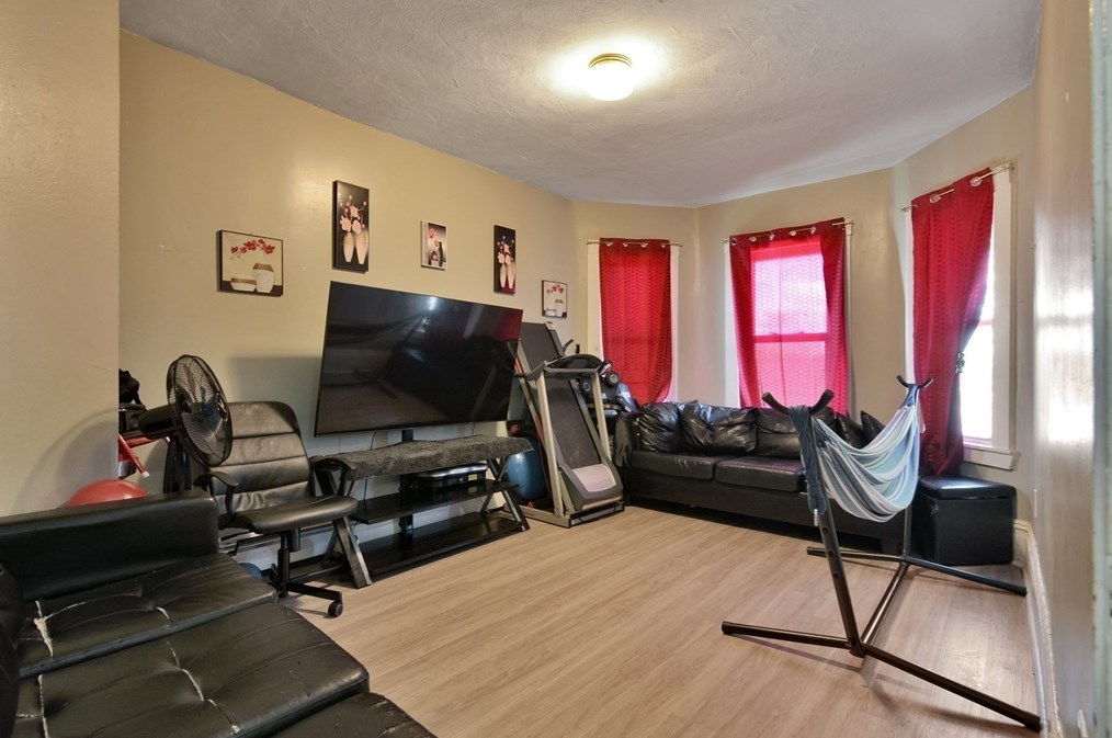 113 Marlborough St, Chelsea MA  02150-3303 exterior