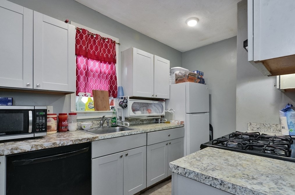 113 Marlborough St, Chelsea MA  02150-3303 exterior