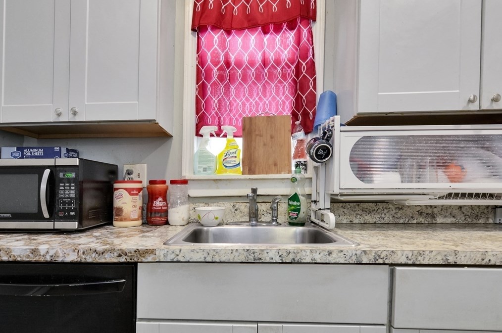 113 Marlborough St, Chelsea MA  02150-3303 exterior