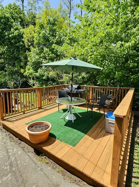 12 Lewis Farm Rd, Dedham MA  02026-2604 exterior