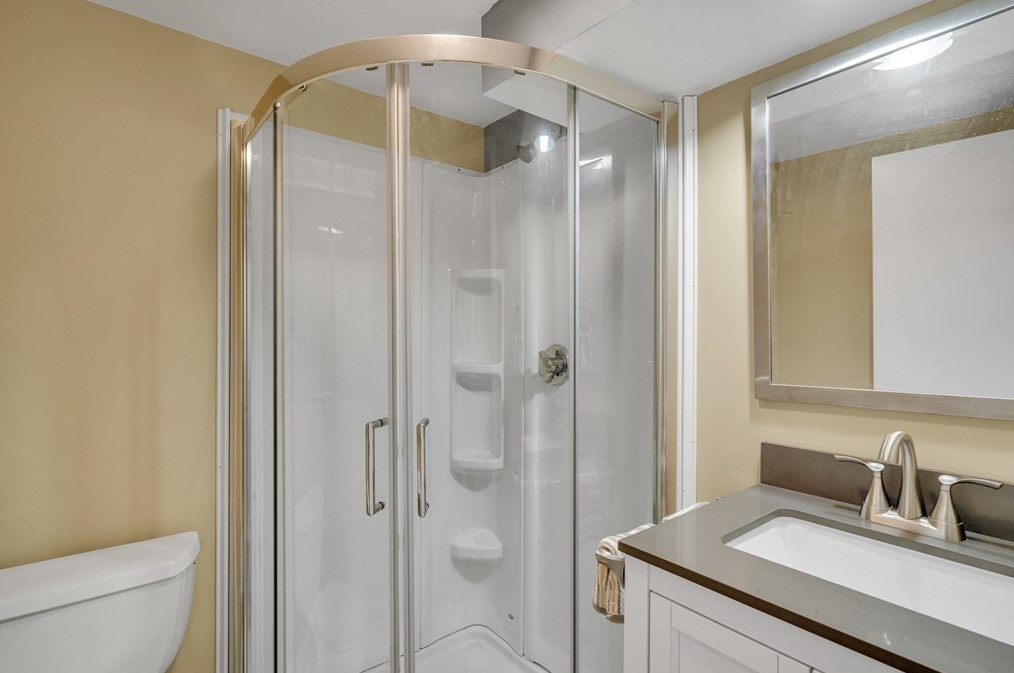 20 Chandler Rd, Burlington MA 01803-1802 exterior