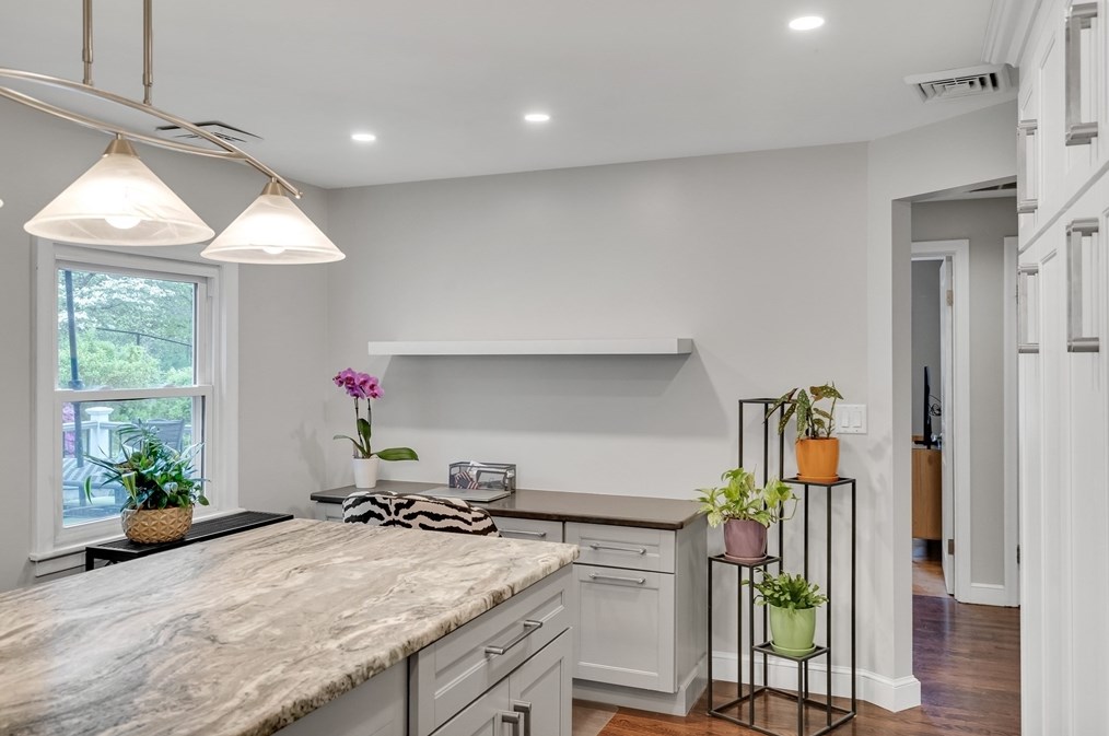 20 Chandler Rd, Burlington MA 01803-1802 exterior