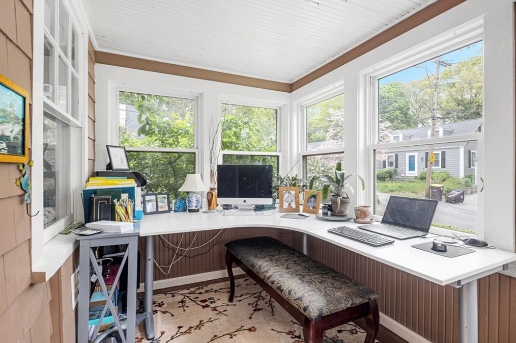 60 Clinton Rd, Weymouth MA 02189-3010 exterior