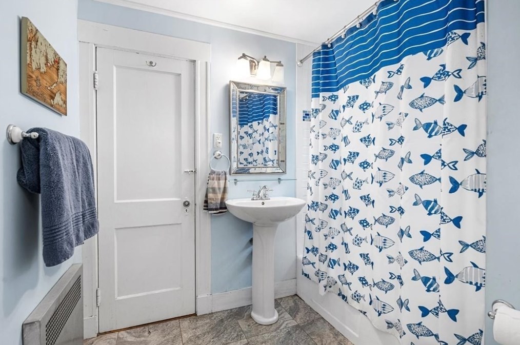 60 Clinton Rd, Weymouth MA 02189-3010 exterior