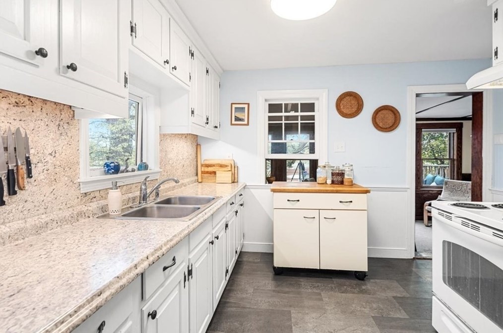 60 Clinton Rd, Weymouth MA 02189-3010 exterior