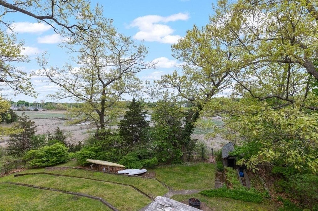 60 Clinton Rd, Weymouth MA 02189-3010 exterior