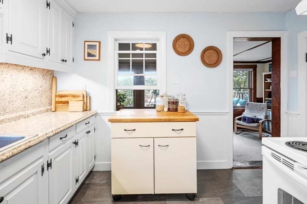 60 Clinton Rd, Weymouth MA 02189-3010 exterior