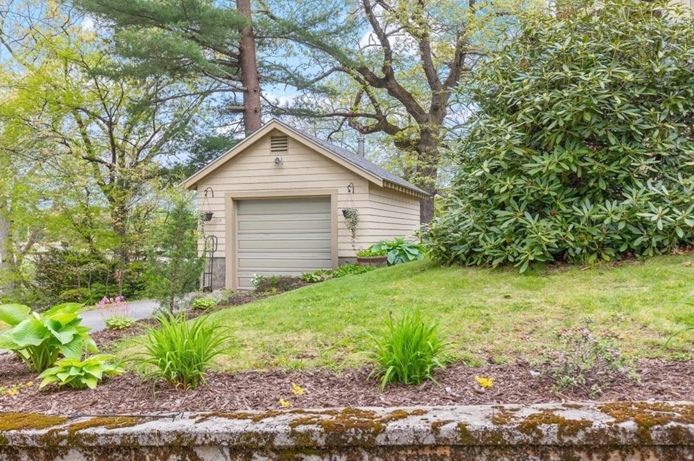 60 Clinton Rd, Weymouth MA 02189-3010 exterior