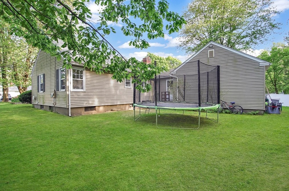 48 Maplewood St, Springfield MA 01106-3309 exterior