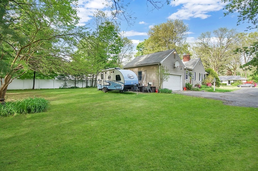 48 Maplewood St, Springfield MA 01106-3309 exterior