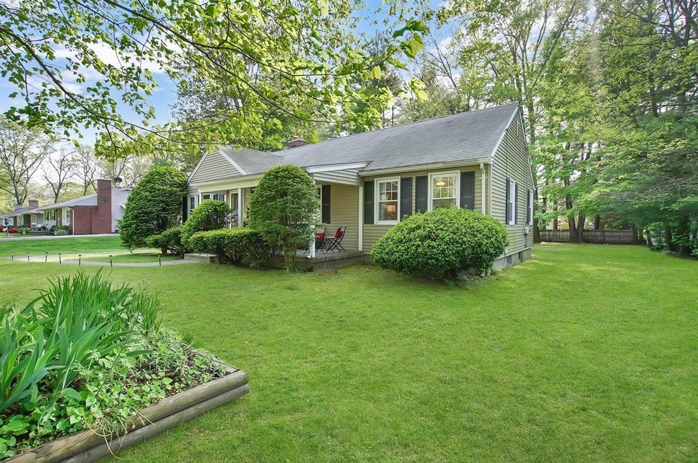 48 Maplewood St, Springfield MA 01106-3309 exterior