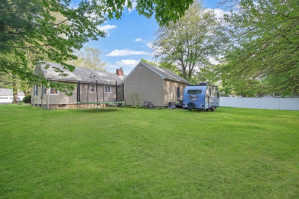 48 Maplewood St, Springfield MA 01106-3309 exterior