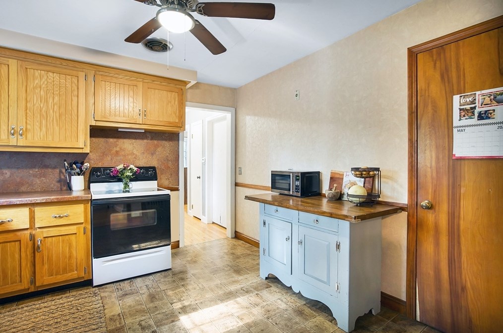 48 Maplewood St, Springfield MA 01106-3309 exterior