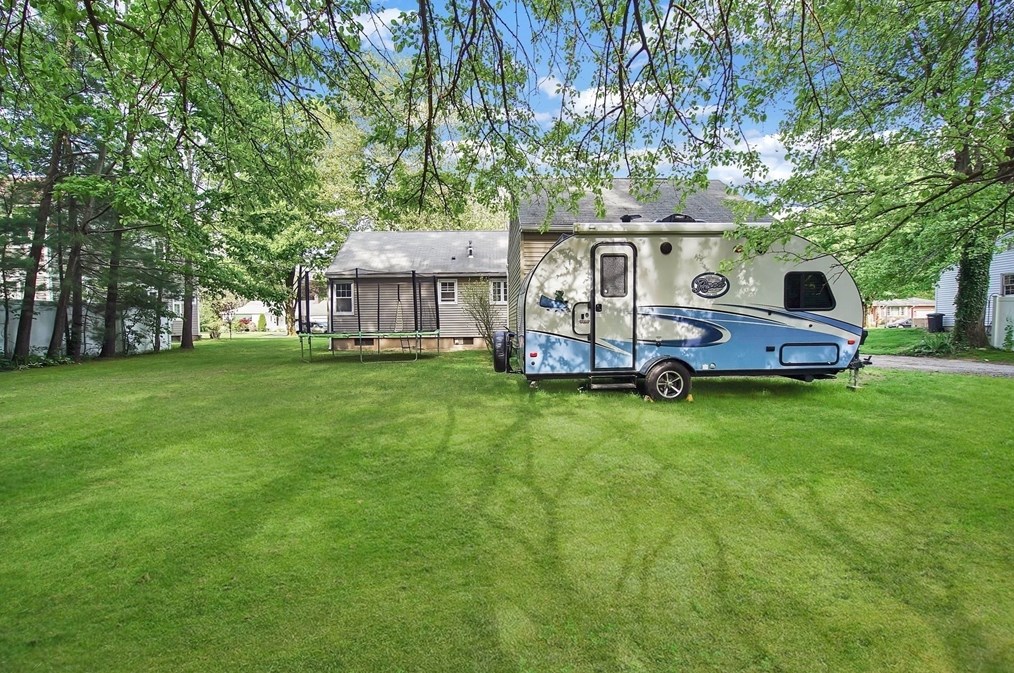 48 Maplewood St, Springfield MA 01106-3309 exterior