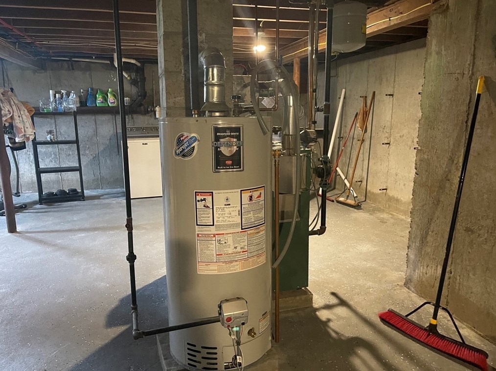 672 Grinnell St, Fall River MA 02721-3832 exterior