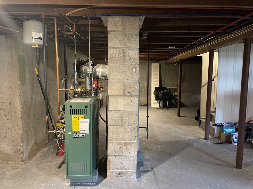 672 Grinnell St, Fall River MA 02721-3832 exterior