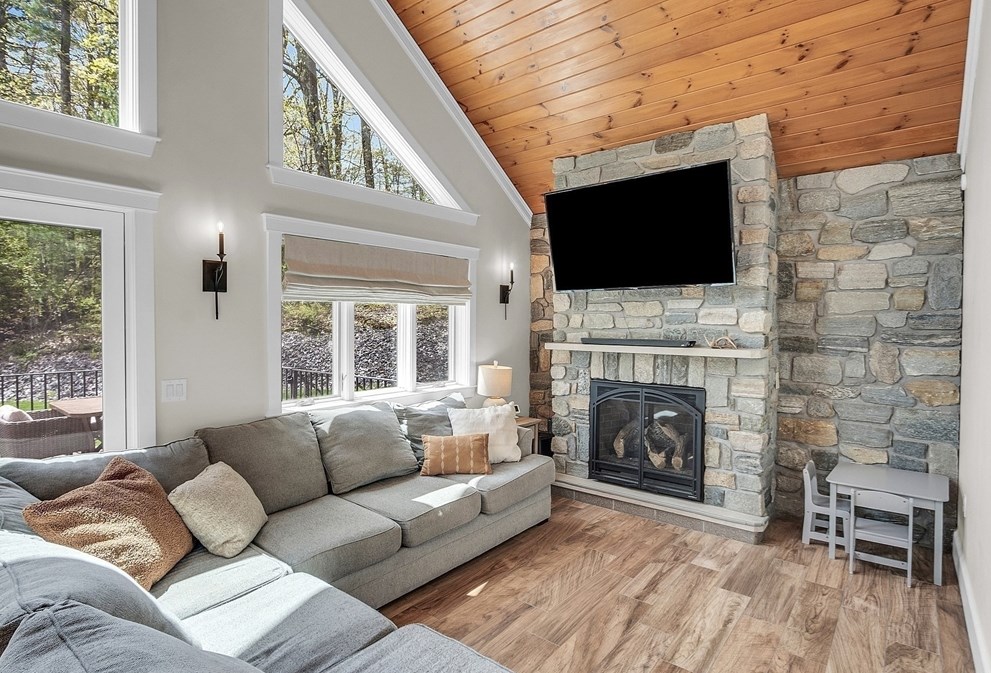 73 Minott St, Gardner MA 01440-3623 exterior