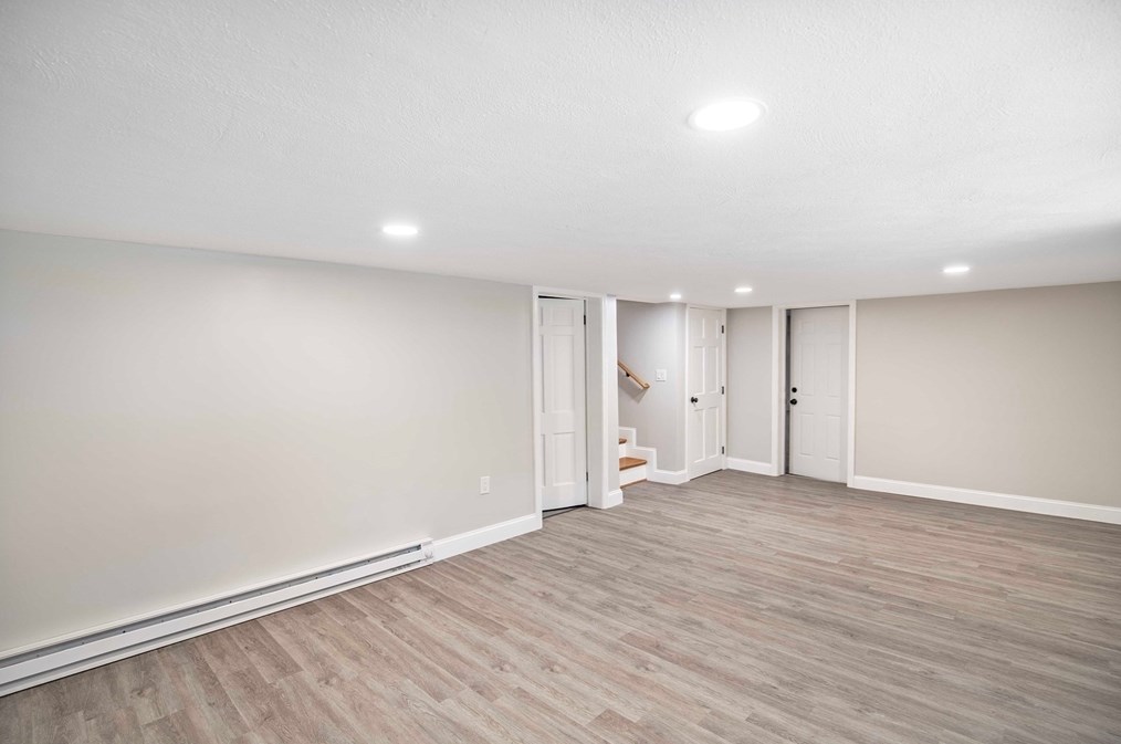 7 Lantern Ln, Chelmsford MA 01824-4566 exterior