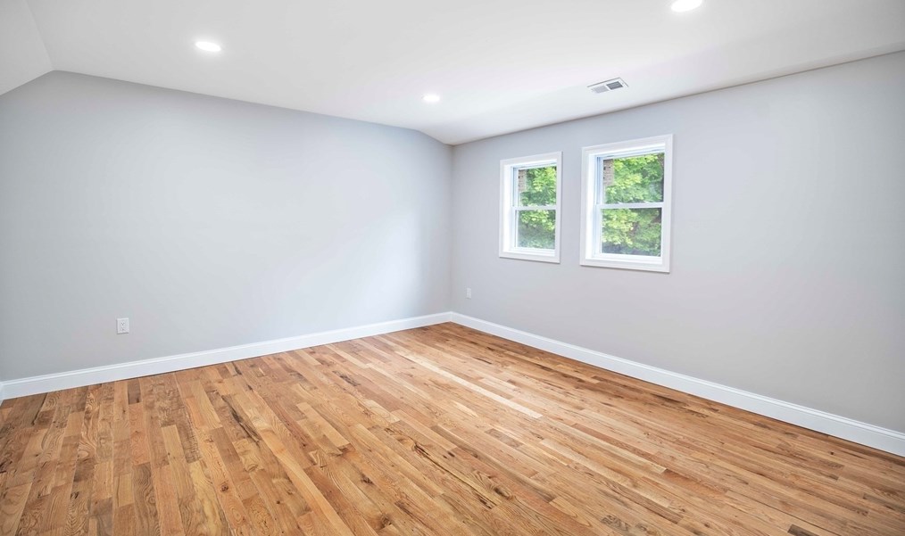 7 Lantern Ln, Chelmsford MA 01824-4566 exterior