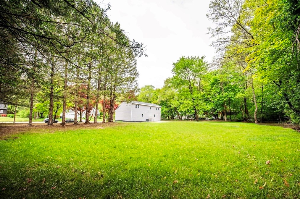 7 Lantern Ln, Chelmsford MA 01824-4566 exterior