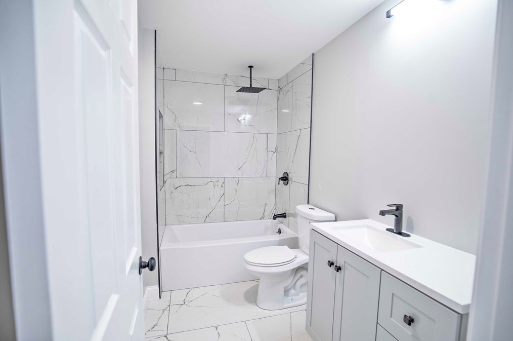 7 Lantern Ln, Chelmsford MA 01824-4566 exterior