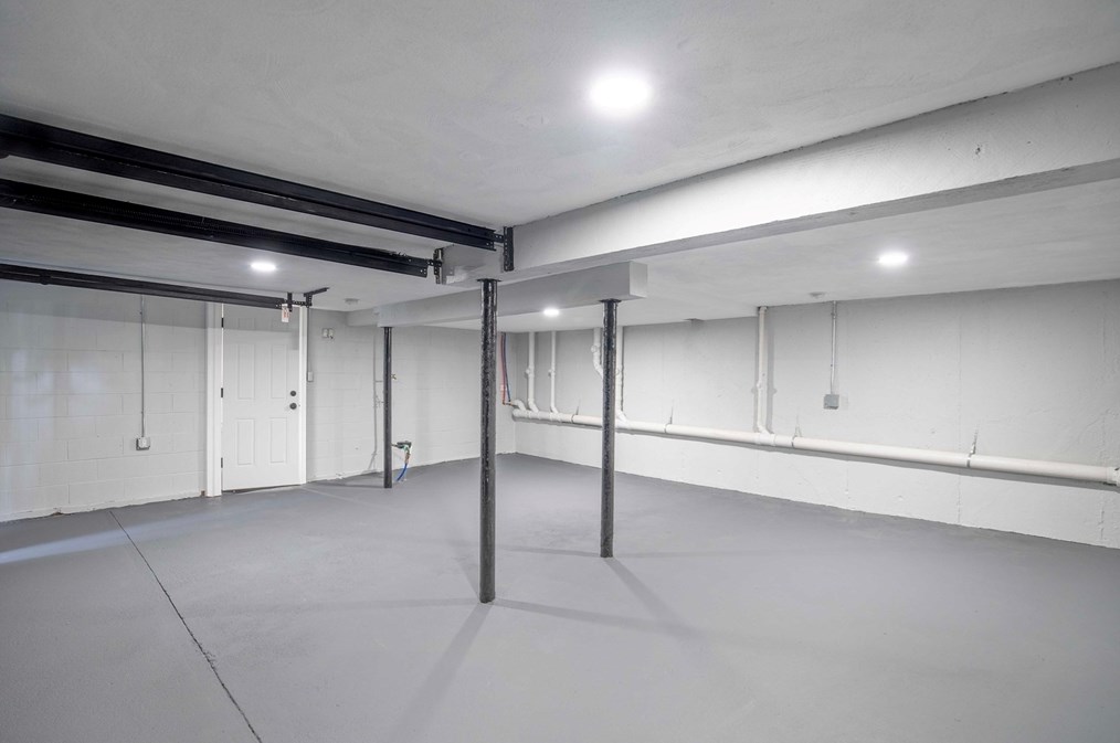 7 Lantern Ln, Chelmsford MA 01824-4566 exterior