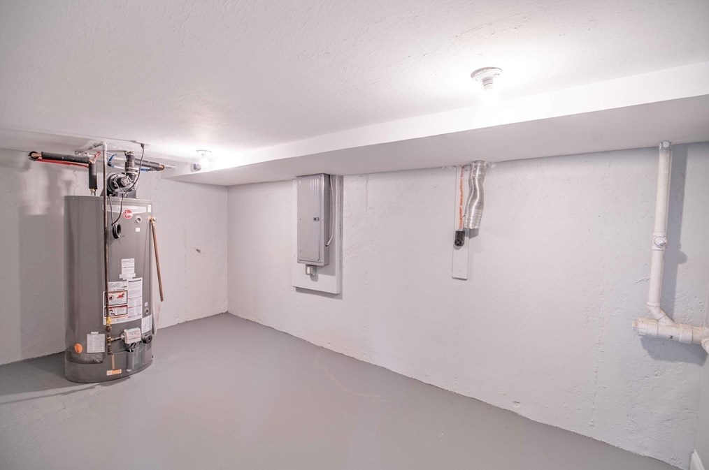 7 Lantern Ln, Chelmsford MA 01824-4566 exterior