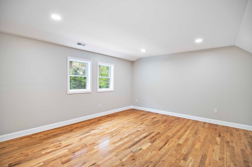 7 Lantern Ln, Chelmsford MA 01824-4566 exterior