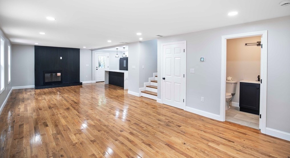 7 Lantern Ln, Chelmsford MA 01824-4566 exterior