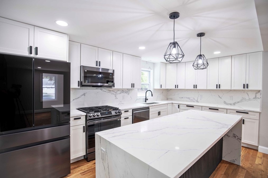 7 Lantern Ln, Chelmsford MA 01824-4566 exterior