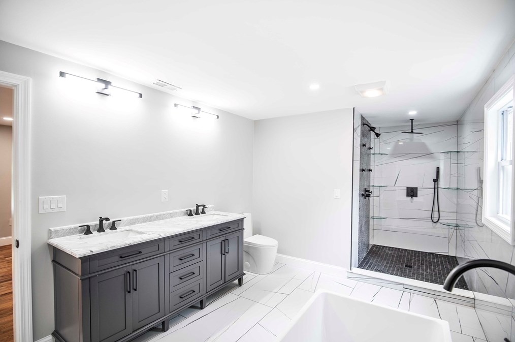 7 Lantern Ln, Chelmsford MA 01824-4566 exterior