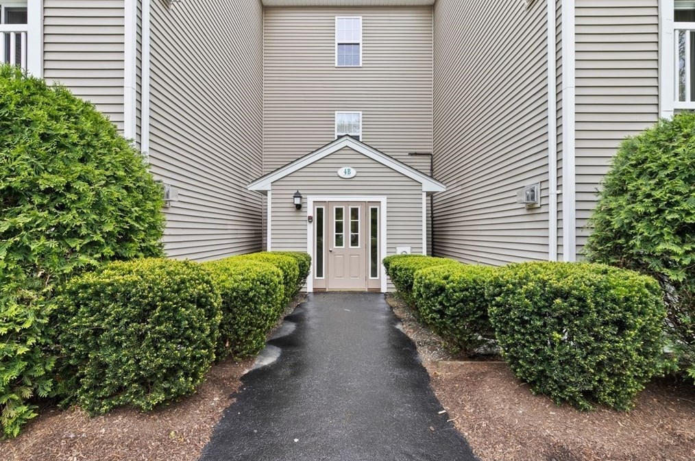 4 Marc Dr, Plymouth MA 02360-6140 exterior