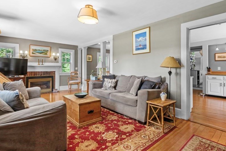 60 Oak St, Duxbury MA  02332-4810 exterior