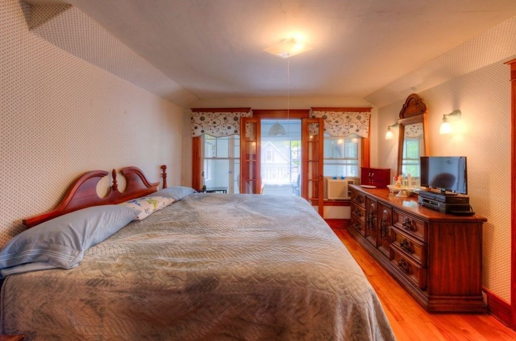 249 Webster St, Worcester MA  01603-2224 exterior