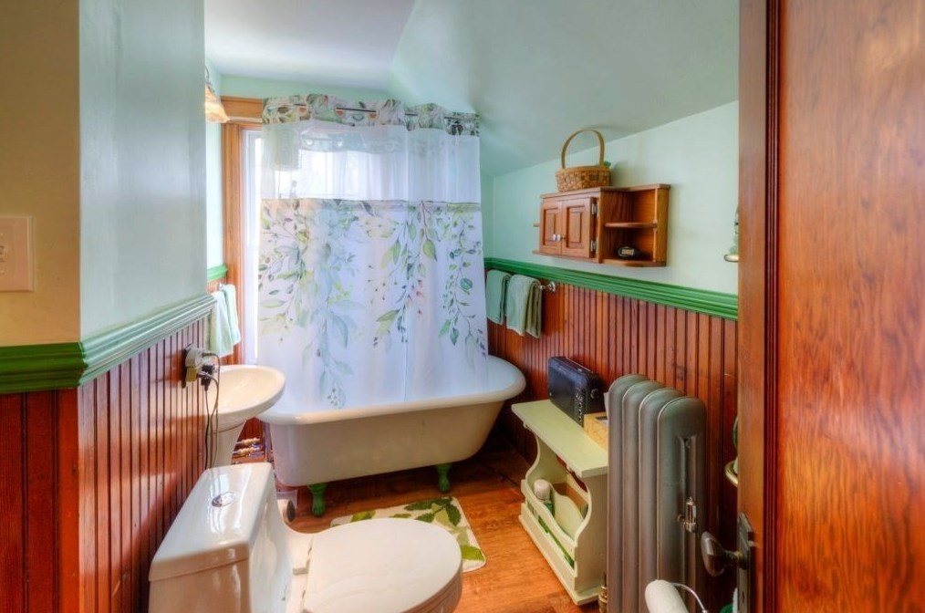 249 Webster St, Worcester MA  01603-2224 exterior