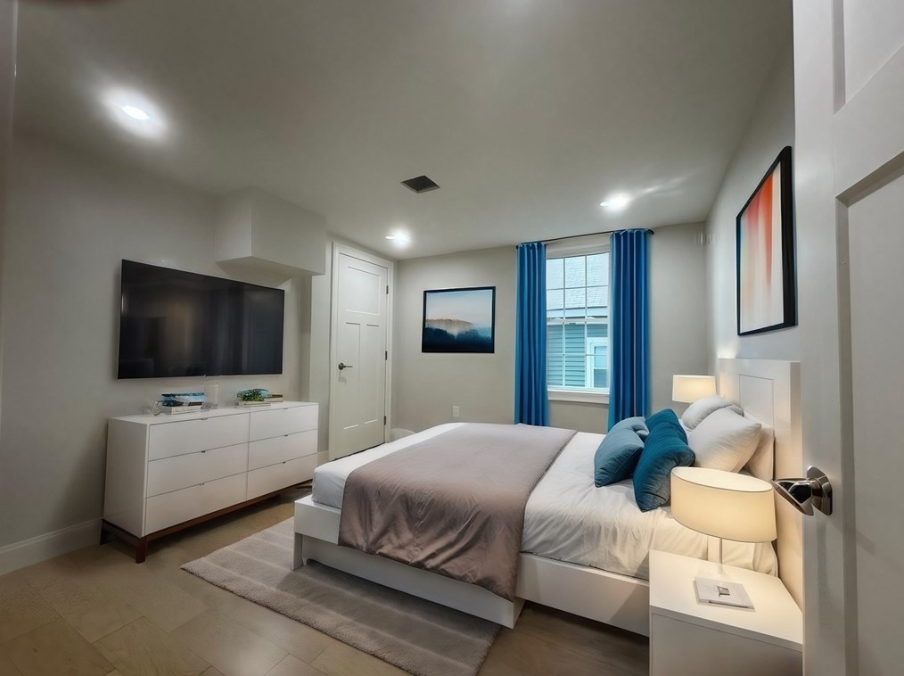 33 Norfolk St, Holliston MA  01746-2006 exterior