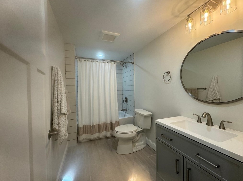 33 Norfolk St, Holliston MA  01746-2006 exterior