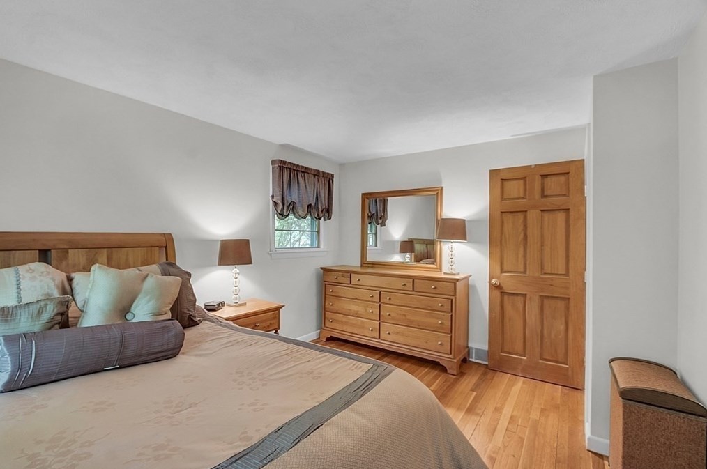 8 Joval Ct, Franklin MA 02038-2704 exterior