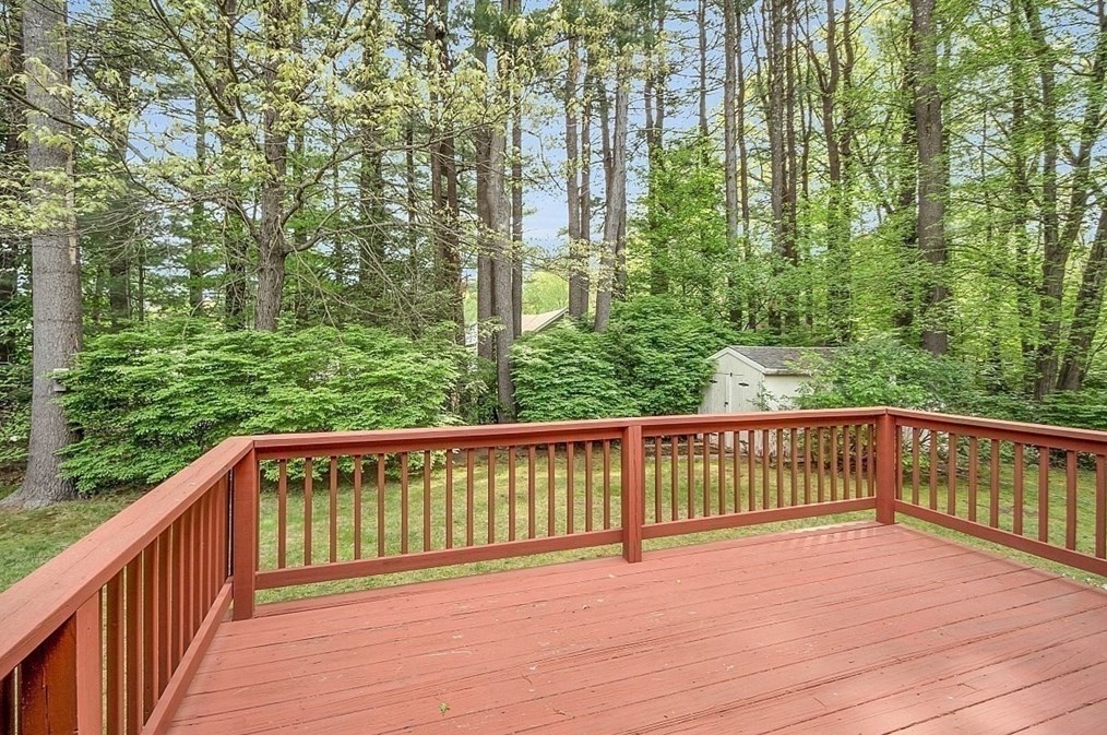 8 Joval Ct, Franklin MA 02038-2704 exterior