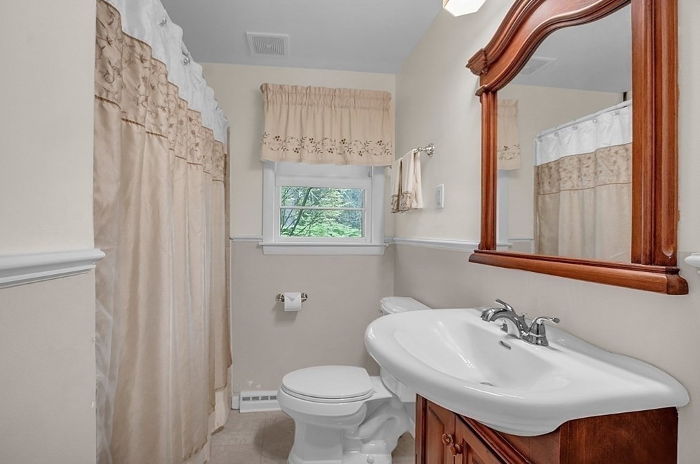 8 Joval Ct, Franklin MA 02038-2704 exterior