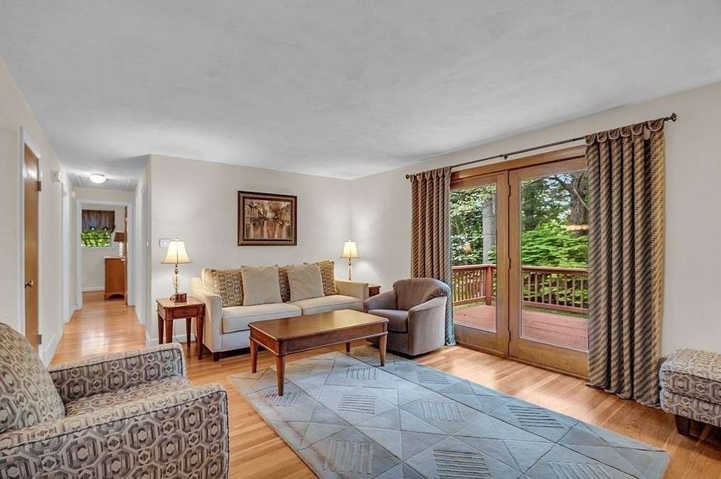 8 Joval Ct, Franklin MA 02038-2704 exterior