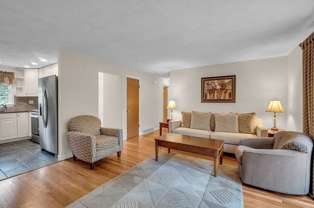 8 Joval Ct, Franklin MA 02038-2704 exterior