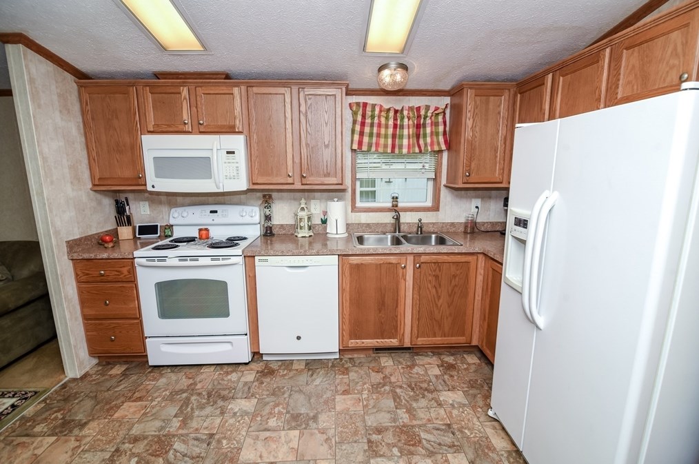 38 Patriot Cir, Plymouth MA 02360-2106 exterior